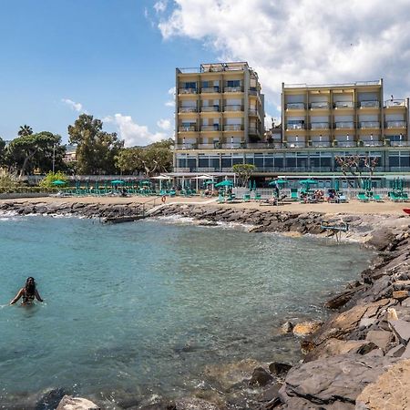 Hotel Bellevue Et Mediterranee Diano Marina Luaran gambar