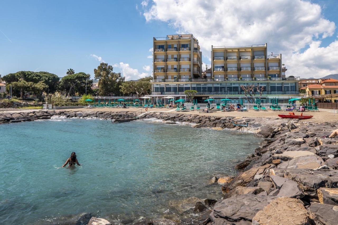 Hotel Bellevue Et Mediterranee Diano Marina Luaran gambar