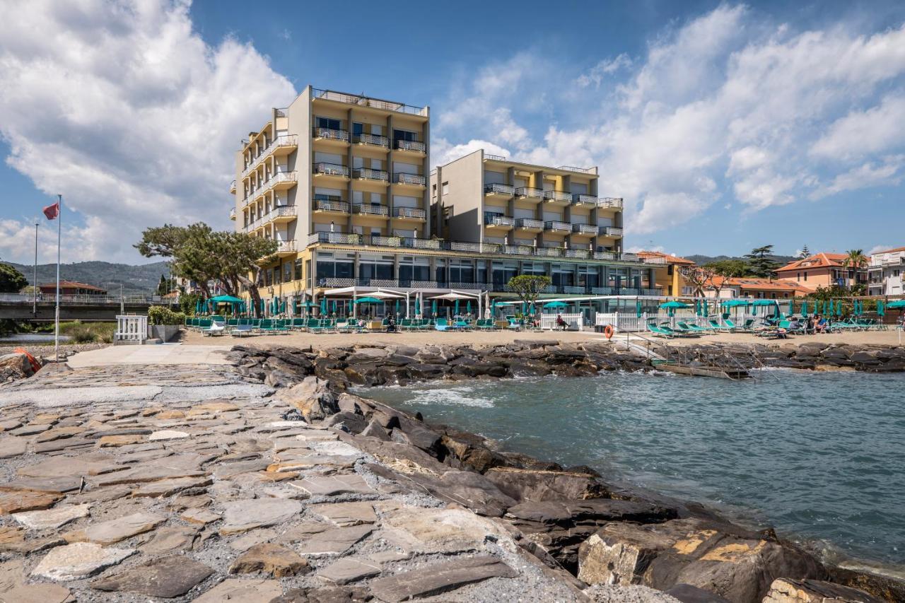 Hotel Bellevue Et Mediterranee Diano Marina Luaran gambar