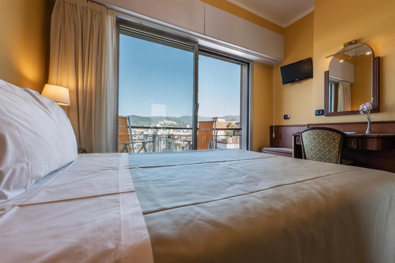 Hotel Bellevue Et Mediterranee Diano Marina Luaran gambar
