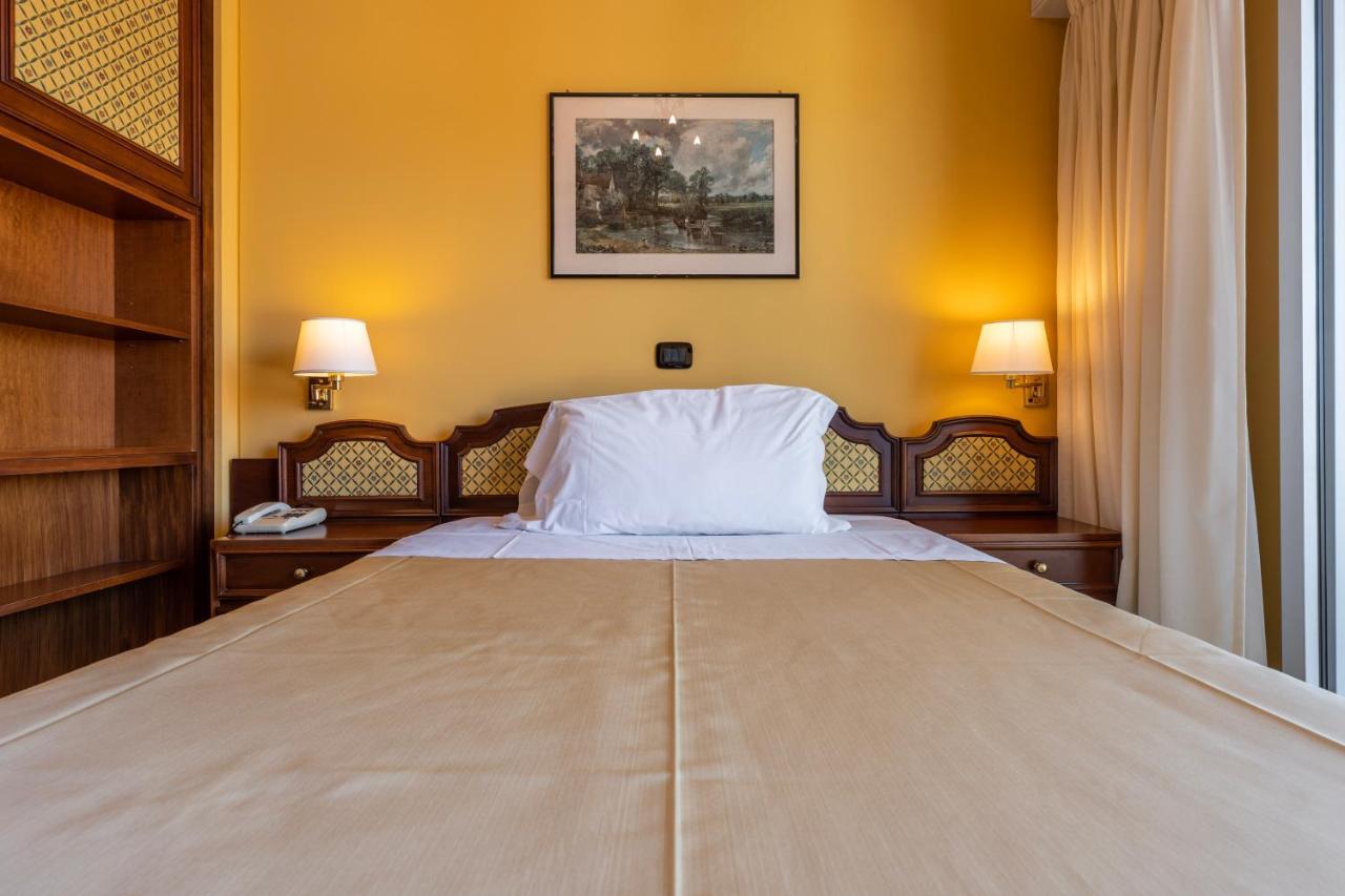 Hotel Bellevue Et Mediterranee Diano Marina Luaran gambar