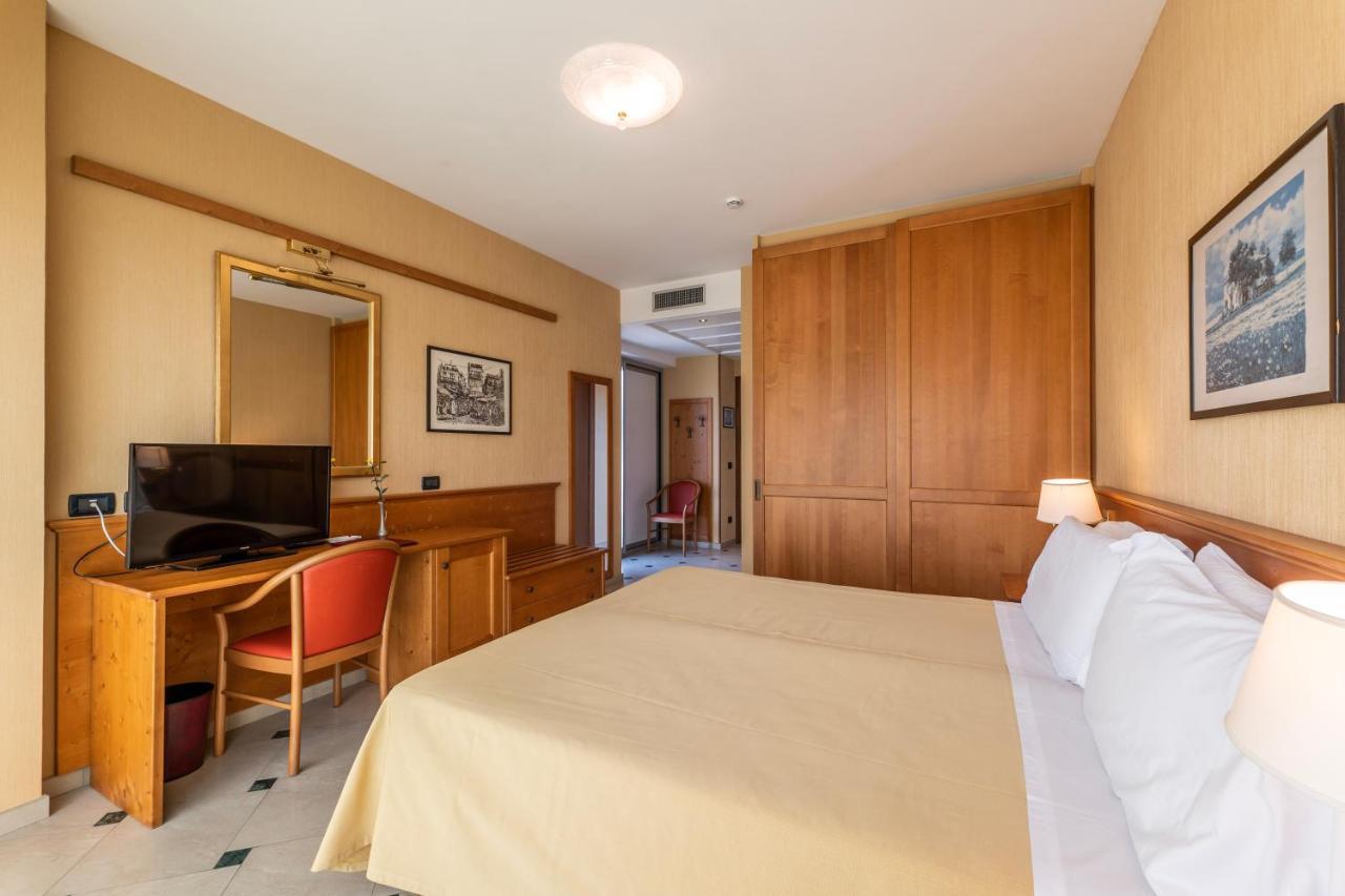Hotel Bellevue Et Mediterranee Diano Marina Luaran gambar