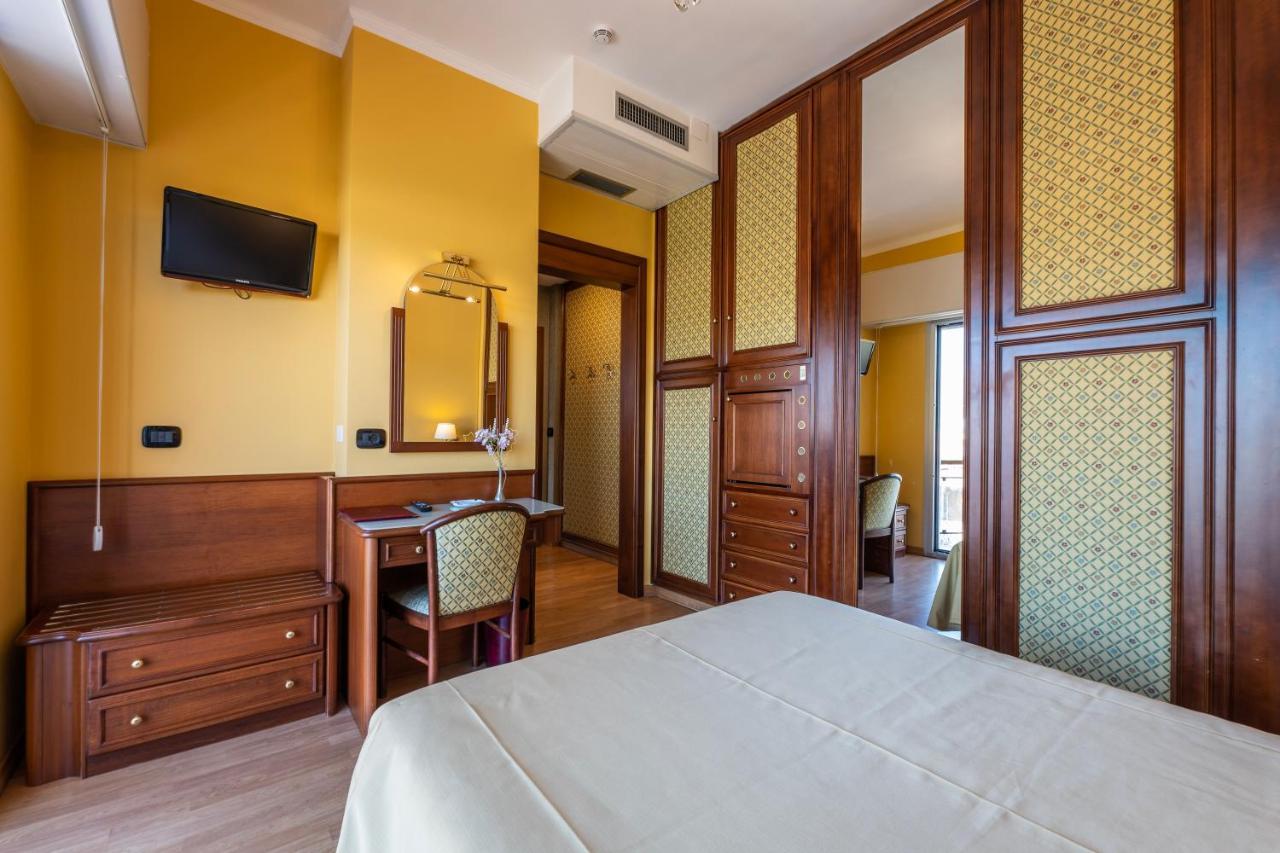 Hotel Bellevue Et Mediterranee Diano Marina Luaran gambar