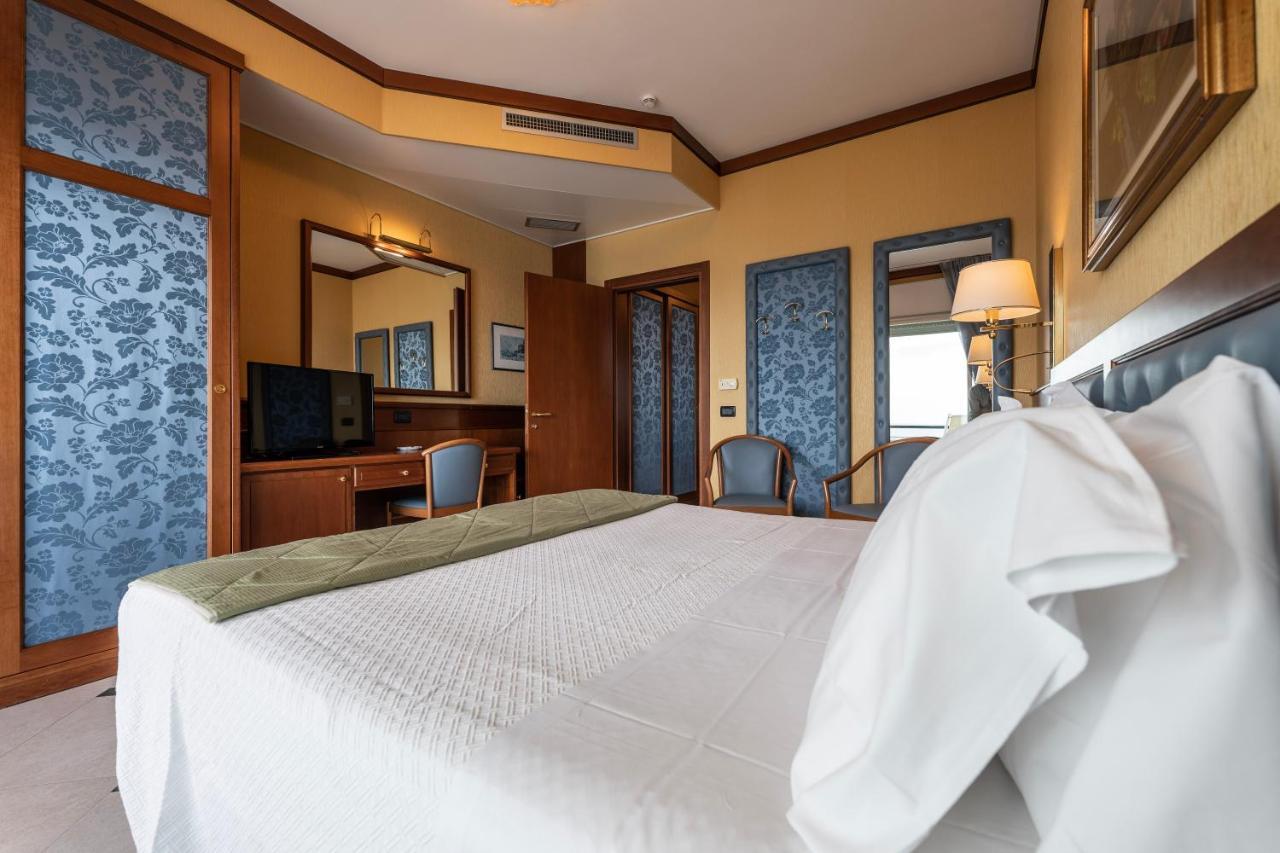Hotel Bellevue Et Mediterranee Diano Marina Luaran gambar