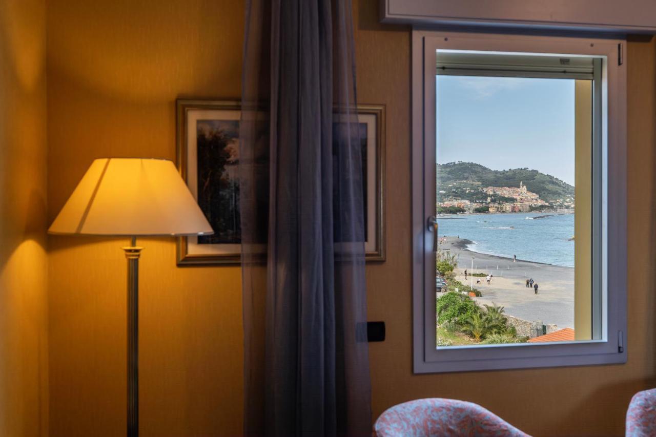 Hotel Bellevue Et Mediterranee Diano Marina Luaran gambar