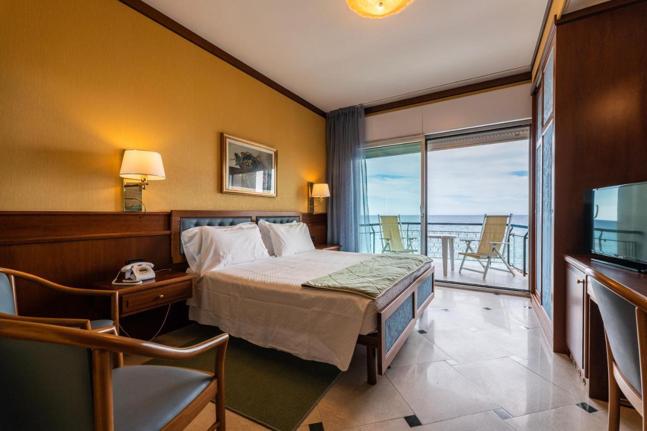 Hotel Bellevue Et Mediterranee Diano Marina Luaran gambar