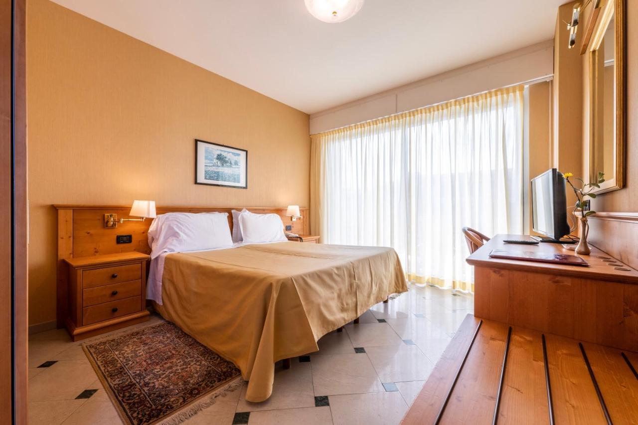 Hotel Bellevue Et Mediterranee Diano Marina Luaran gambar
