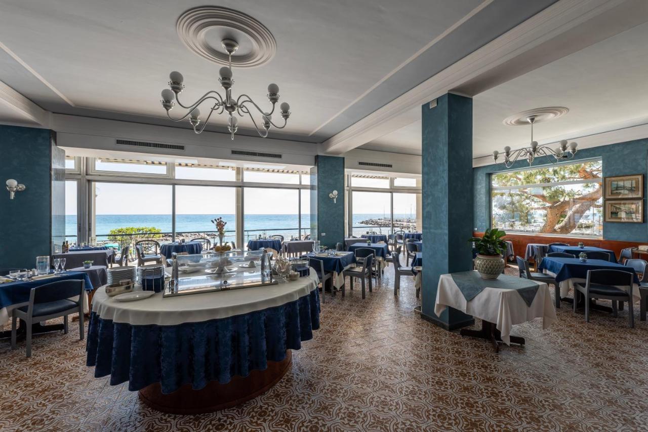 Hotel Bellevue Et Mediterranee Diano Marina Luaran gambar