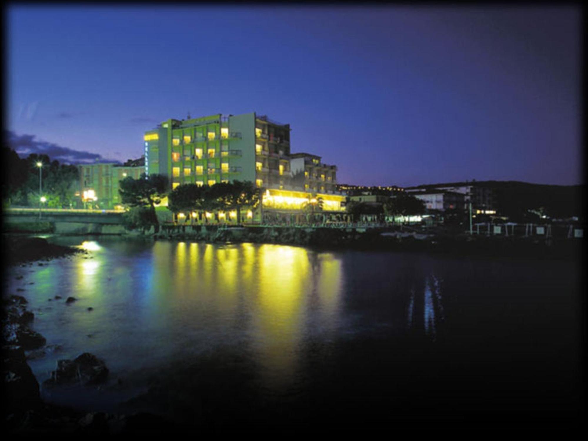 Hotel Bellevue Et Mediterranee Diano Marina Luaran gambar