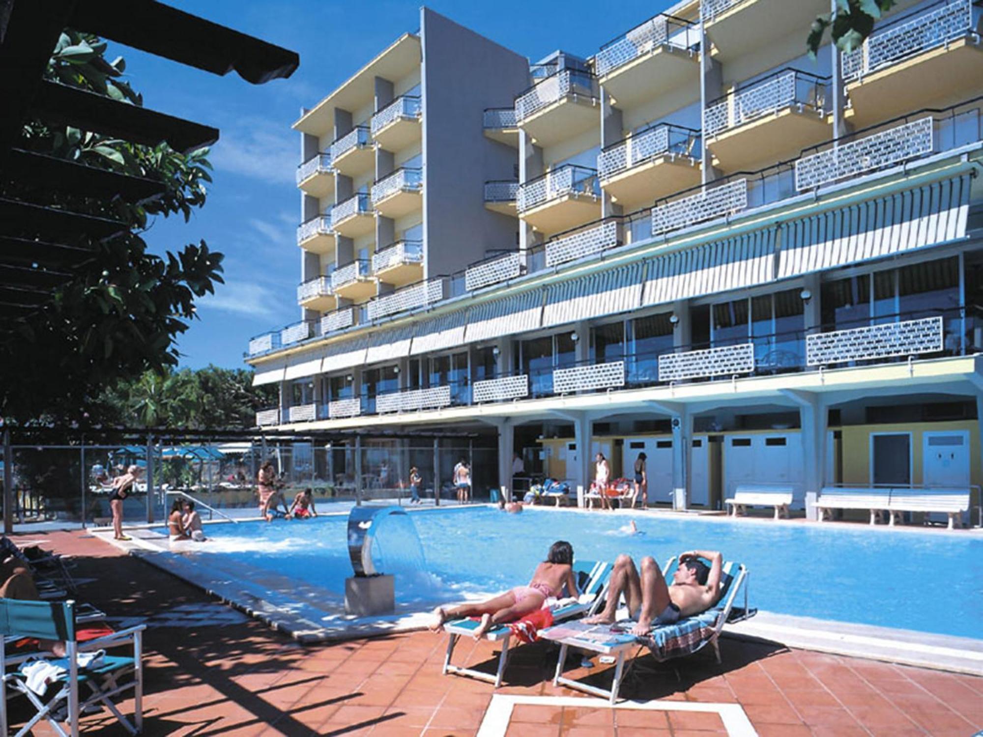 Hotel Bellevue Et Mediterranee Diano Marina Luaran gambar