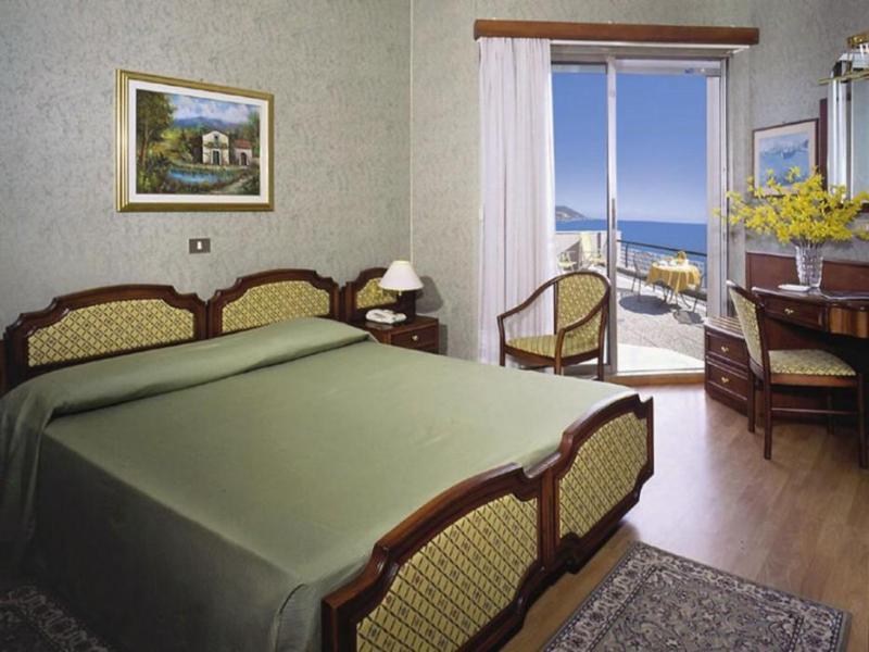 Hotel Bellevue Et Mediterranee Diano Marina Luaran gambar
