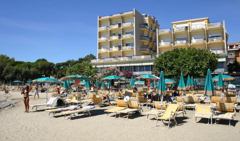 Hotel Bellevue Et Mediterranee Diano Marina Luaran gambar