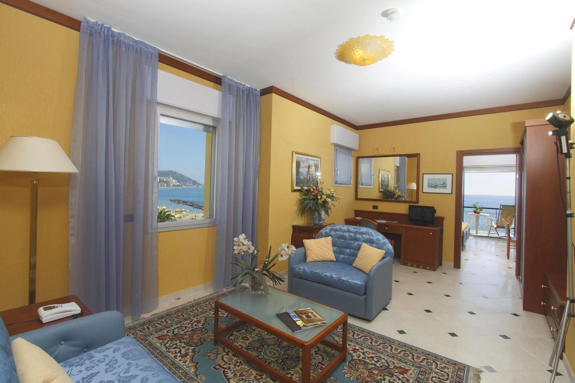 Hotel Bellevue Et Mediterranee Diano Marina Luaran gambar