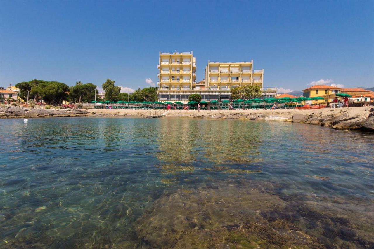 Hotel Bellevue Et Mediterranee Diano Marina Luaran gambar