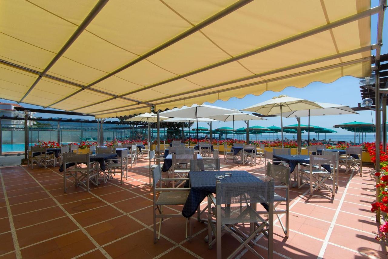 Hotel Bellevue Et Mediterranee Diano Marina Luaran gambar