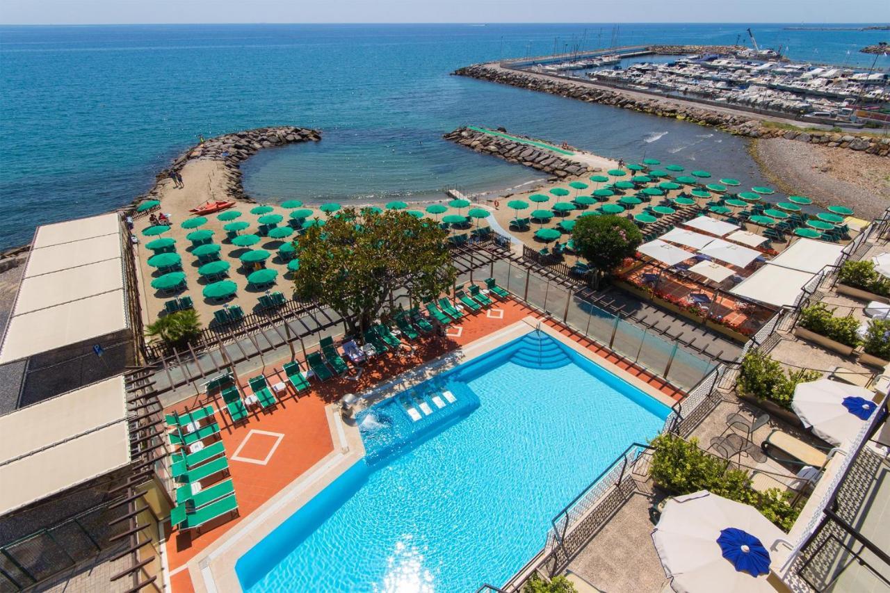Hotel Bellevue Et Mediterranee Diano Marina Luaran gambar